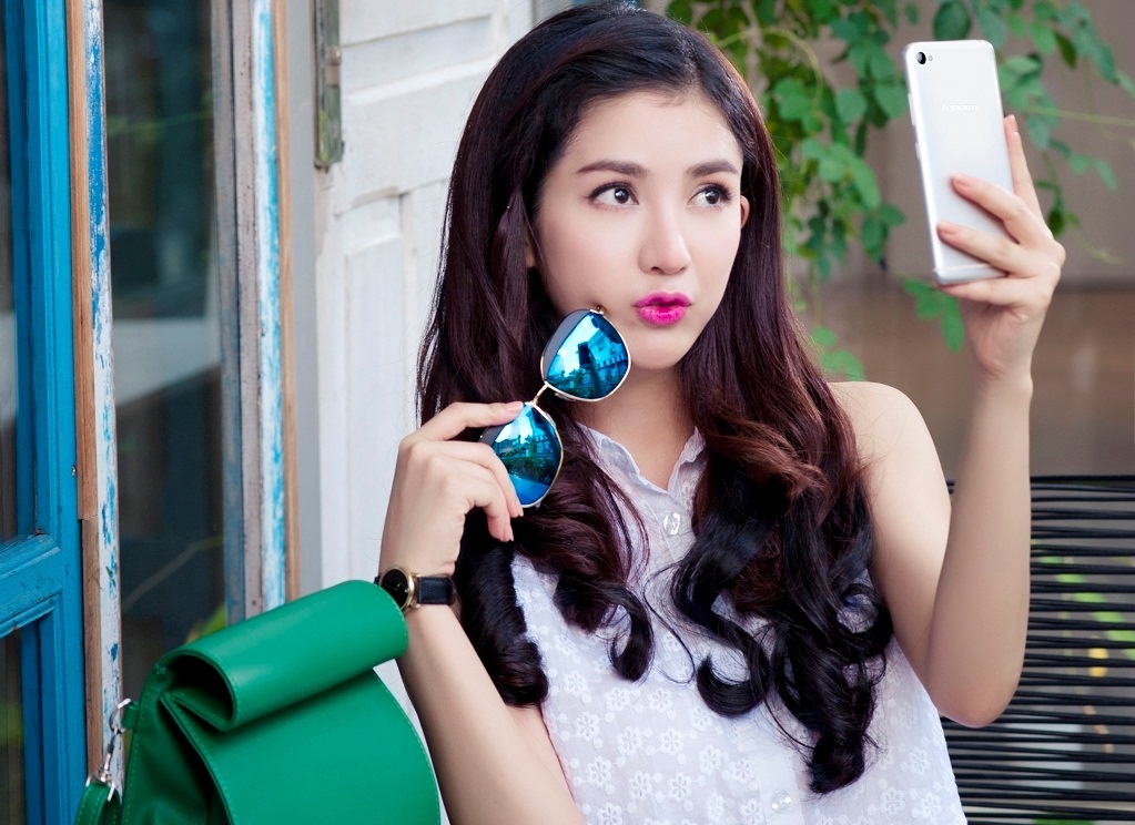 Bi kip chup anh selfie hut like cua hot teen Viet hinh anh