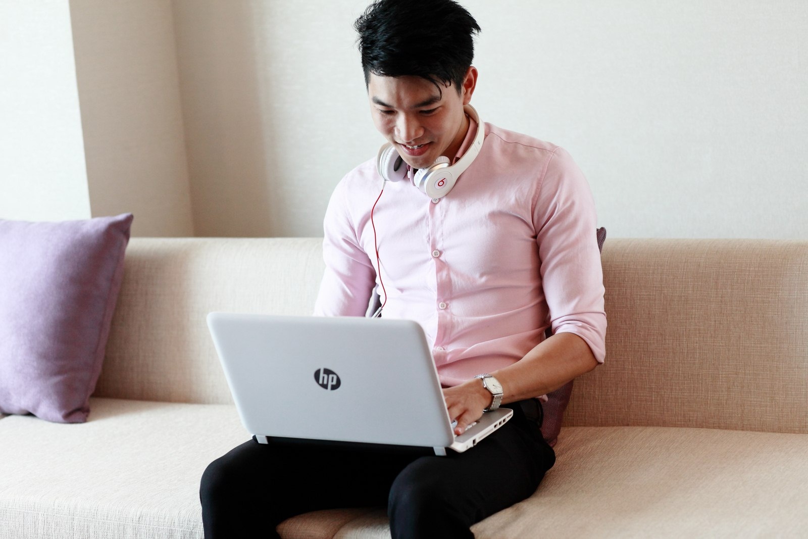 HP Pavilion 14 xử lý tốt game nặng và đồ họa cao mà không bị giật, lag.