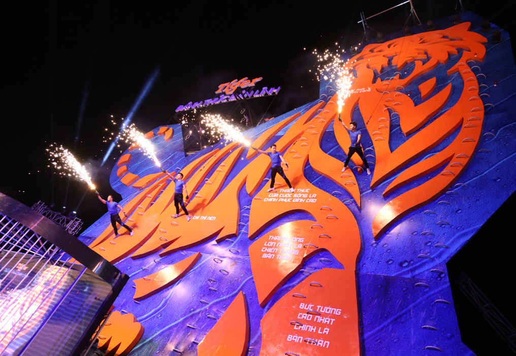 Ban tre Sai thanh hao hung pha ky luc buc tuong leo cao nhat hinh anh