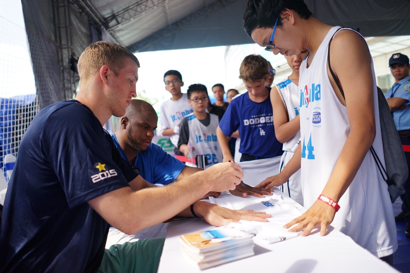 Cong bo 14 thi sinh xuat sac cua JR. NBA 2015 hinh anh