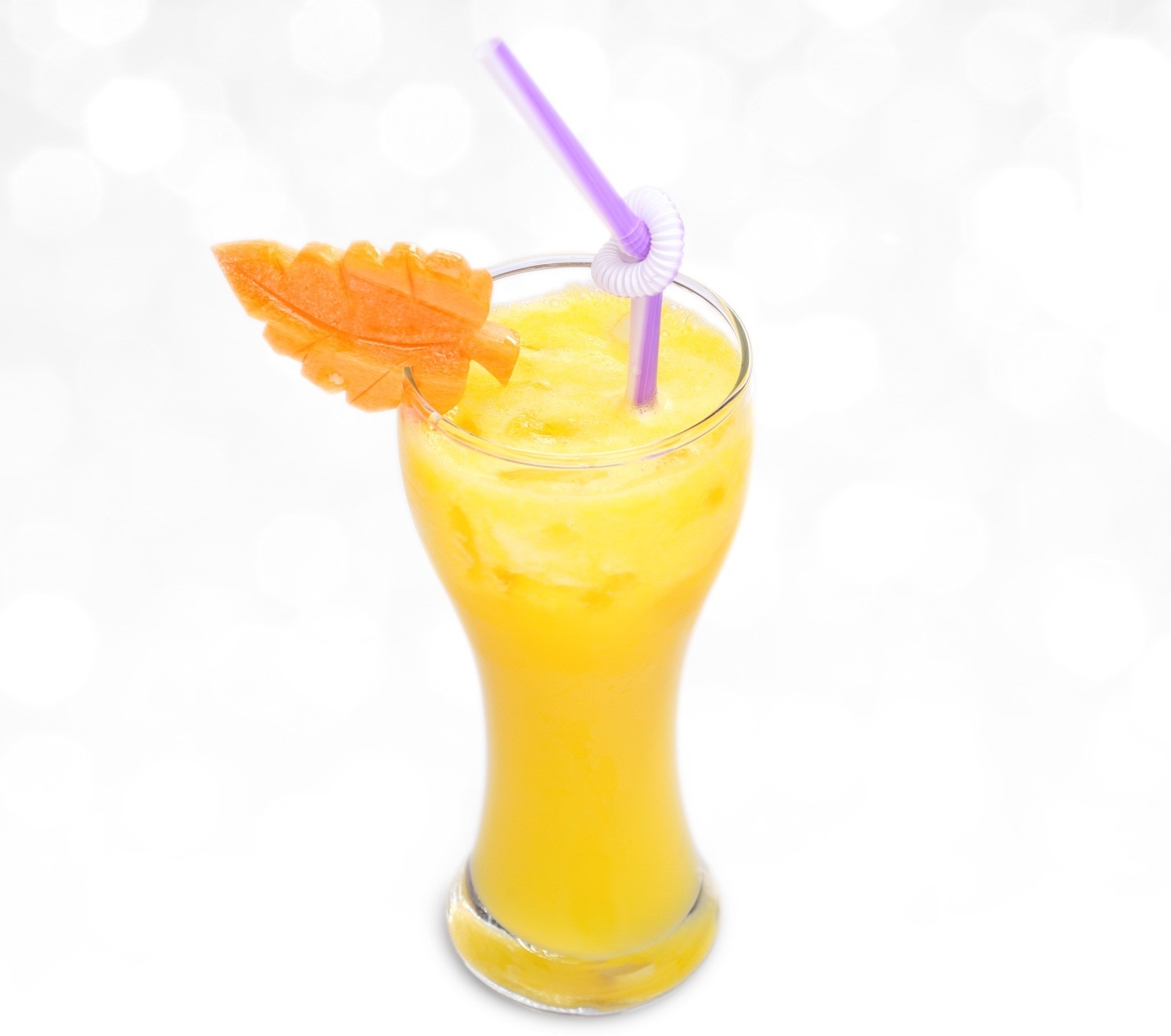  Nước ép được Mr Dee chế biến từ các hoa quả nhiệt đới tươi ngon.