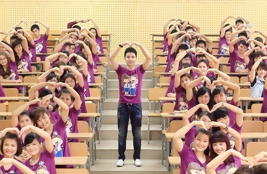 Giang vien 9X chup anh ky yeu cung sinh vien hinh anh