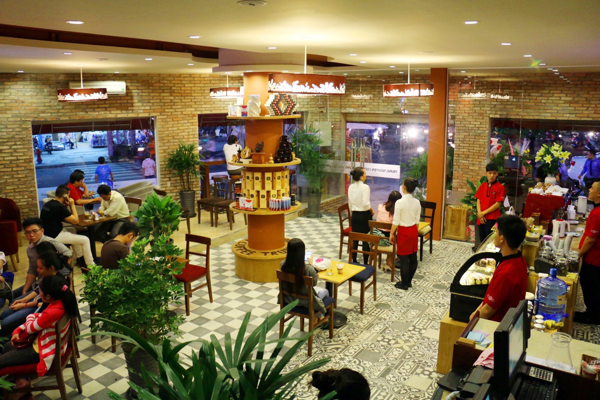 Trung Nguyen trong cuoc dua ca phe tai thi truong Viet Nam hinh anh