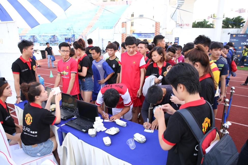 Rất nhiều bạn trẻ yêu bóng đá tại Đà Nẵng đã có mặt để thể hiện tài năng, chia sẻ kinh nghiệp và gặp gỡ thần tượng.