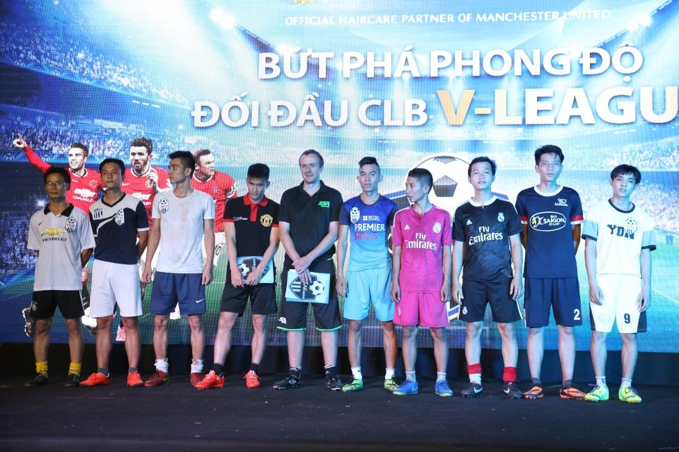  8 gương mặt đại diện cho khu vực miền Trung sẽ tham gia vào khóa huấn luyện chuyên nghiệp ngày 19- 20/6 tại Hà Nội trước khi bước vào trận đấu với CLB hàng đầu V.League. Trong ngày 20-21/6, một danh thủ Manchester United sẽ đến Việt Nam để giao lưu và chia sẻ cùng các tuyển thủ đặc biệt này.