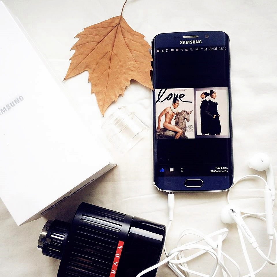 “Tôi thích tác phẩm mình làm ra thể hiện được ý tưởng nào đó chứ không chỉ đơn thuần là đẹp”, chuyên gia sáng tạo hình ảnh Dzũng Yoko (Trần Hoàng Dũng) chia sẻ về bức hình flatlay của mình.