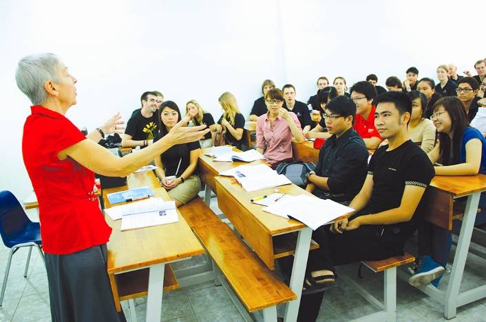 Giảng viên là các giáo sư hàng đầu về Quản trị kinh doanh