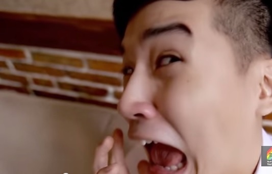 Clip 'Nhung tinh huong eo le khi dien thoai het pin' hinh anh