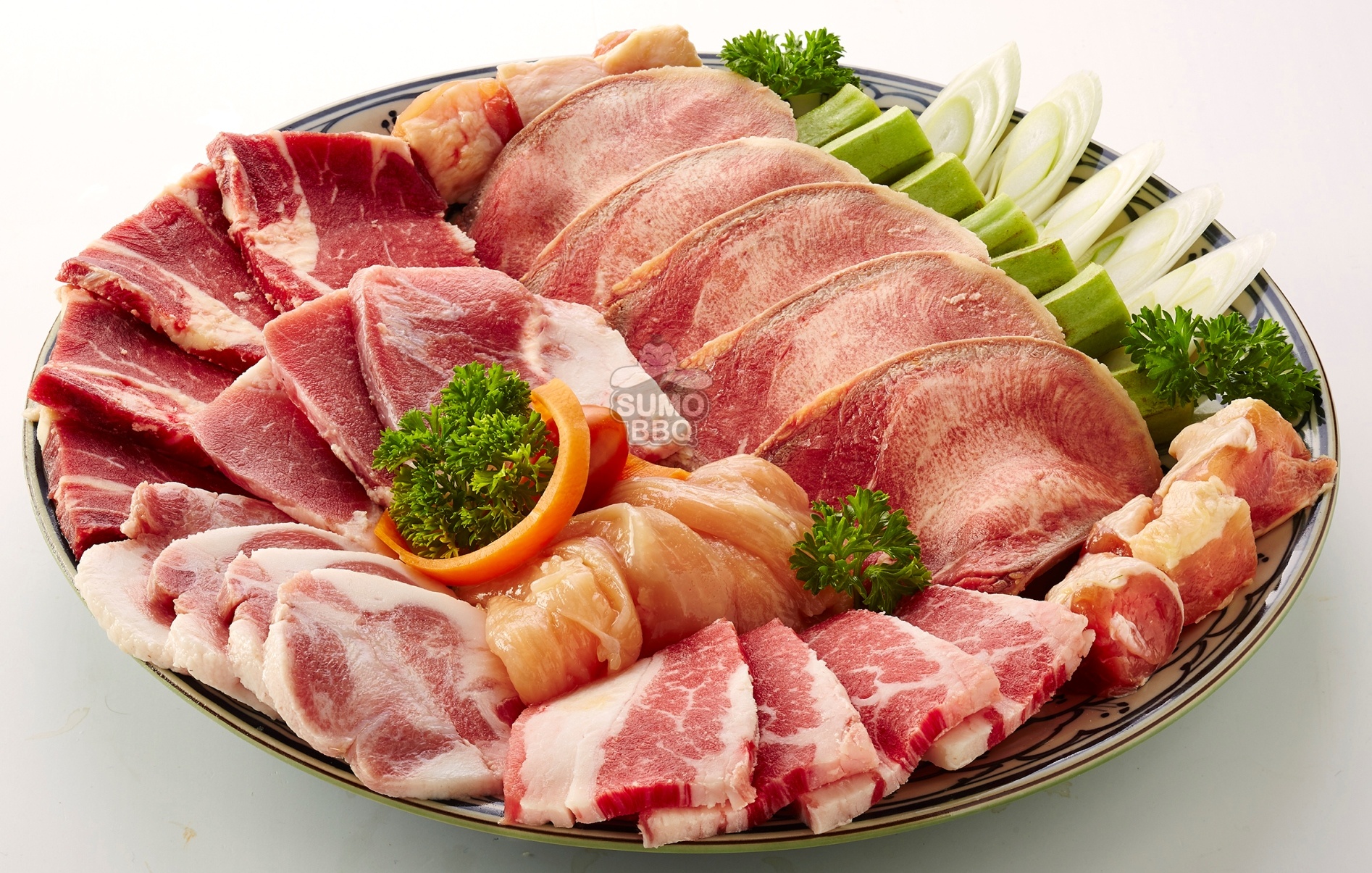 Combo thịt 2: Ba chỉ bò Mỹ, Cổ bò Mỹ, Lưỡi bò, Má heo sốt mè mật ong, Nạc dằm heo sốt mè mật ong, Nấm xiên sốt Teriyaki, Đậu bắp sốt tỏi Hoisin, Đùi gà sốt tỏi Hoisin, Gà xiên Teriyaki.