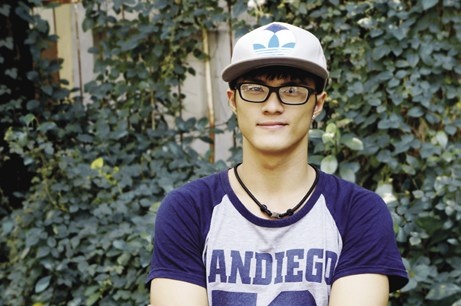 Lam Vinh Hai me xe do, tho o ban gai hinh anh