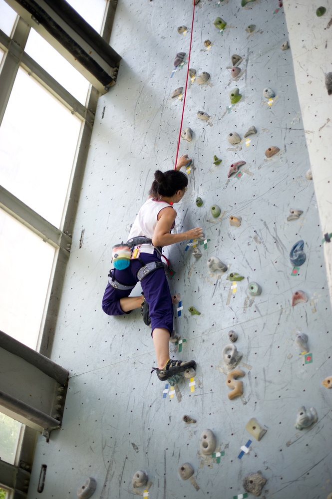 Leo núi nhân tạo đòi hỏi người chơi kiên trì và chấp nhận thử thách.