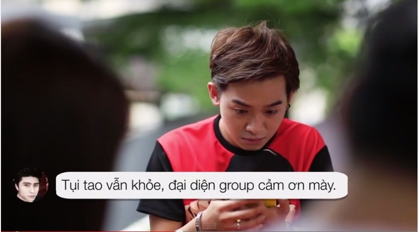 Chụp ảnh YOLO bắt nguồn từ một clip ngắn của Phở Đặc Biệt. Clip có nội dung châm biếm lối sống ảo của một bộ phận giới trẻ ngày nay.