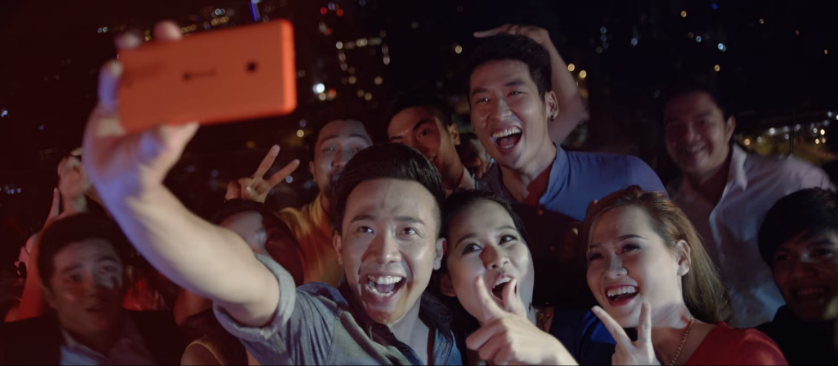 Trấn Thành cùng chung quan điểm khi chia sẻ: “YOLO là sống bứt phá, dám khám phá và cũng không quên xõa hết mình”. 