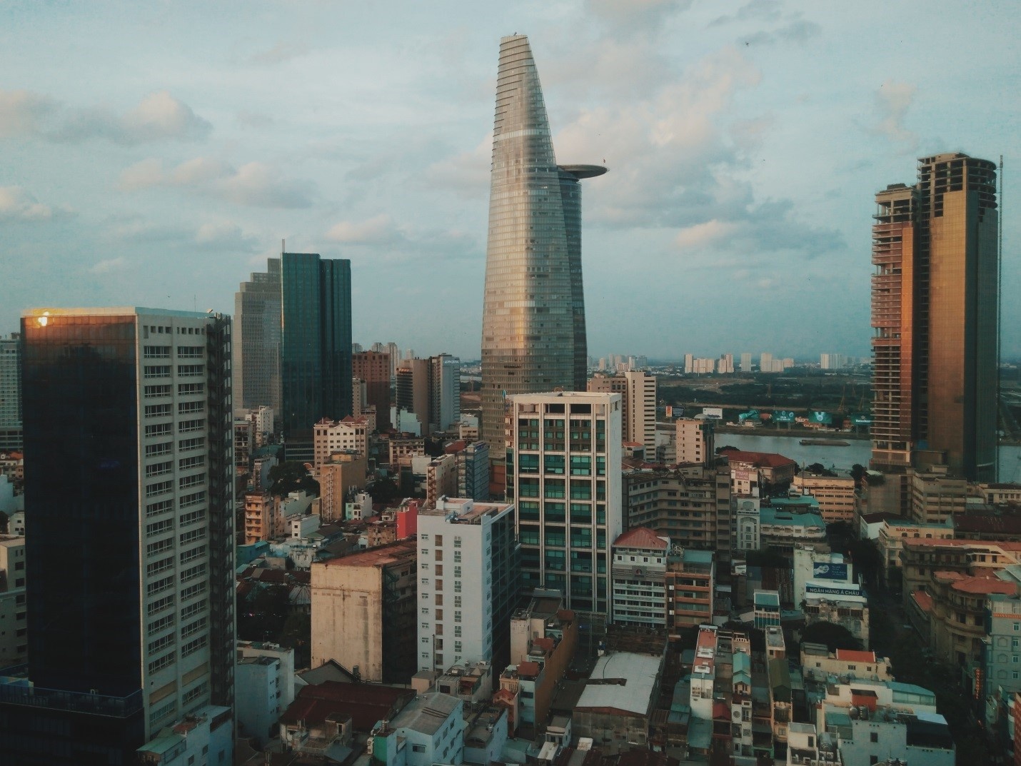 Sai Gon khac la khi nhin tu tren cao hinh anh