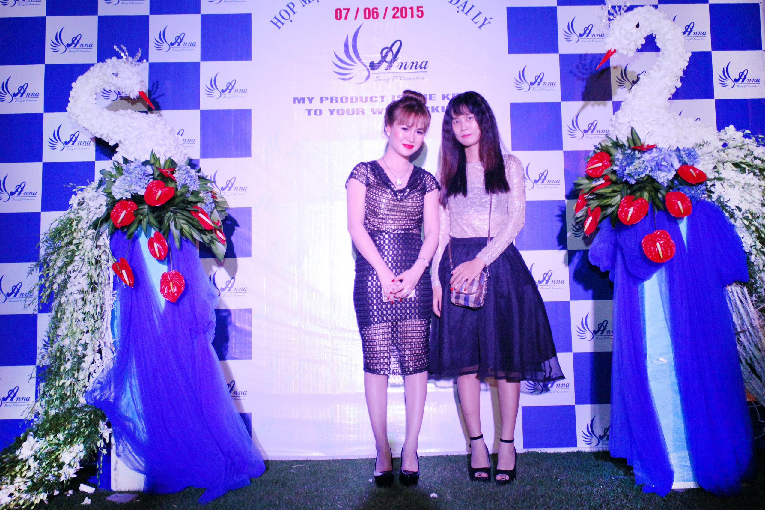 My pham Trang Vo to chuc Hoi nghi tri an khach hang hinh anh