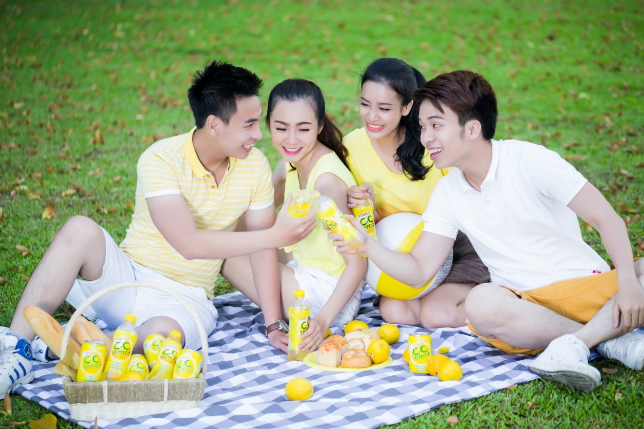 Một chai C.C.Lemon là cách bổ sung vitamin C đơn giản cho mỗi ngày vàng tươi.