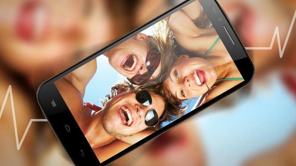 Alcatel ra mat smartphone chup anh selfie dep cho gioi tre hinh anh