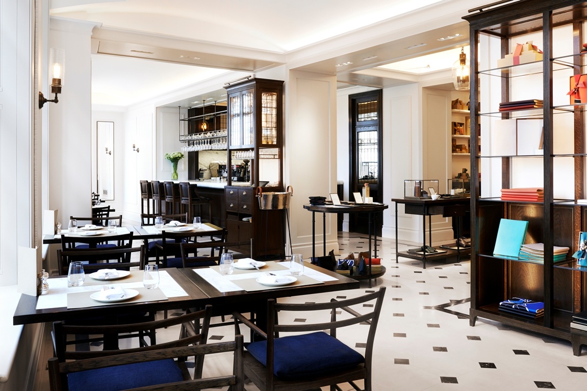 Burberry ra mat Thomas’s Cafe hinh anh