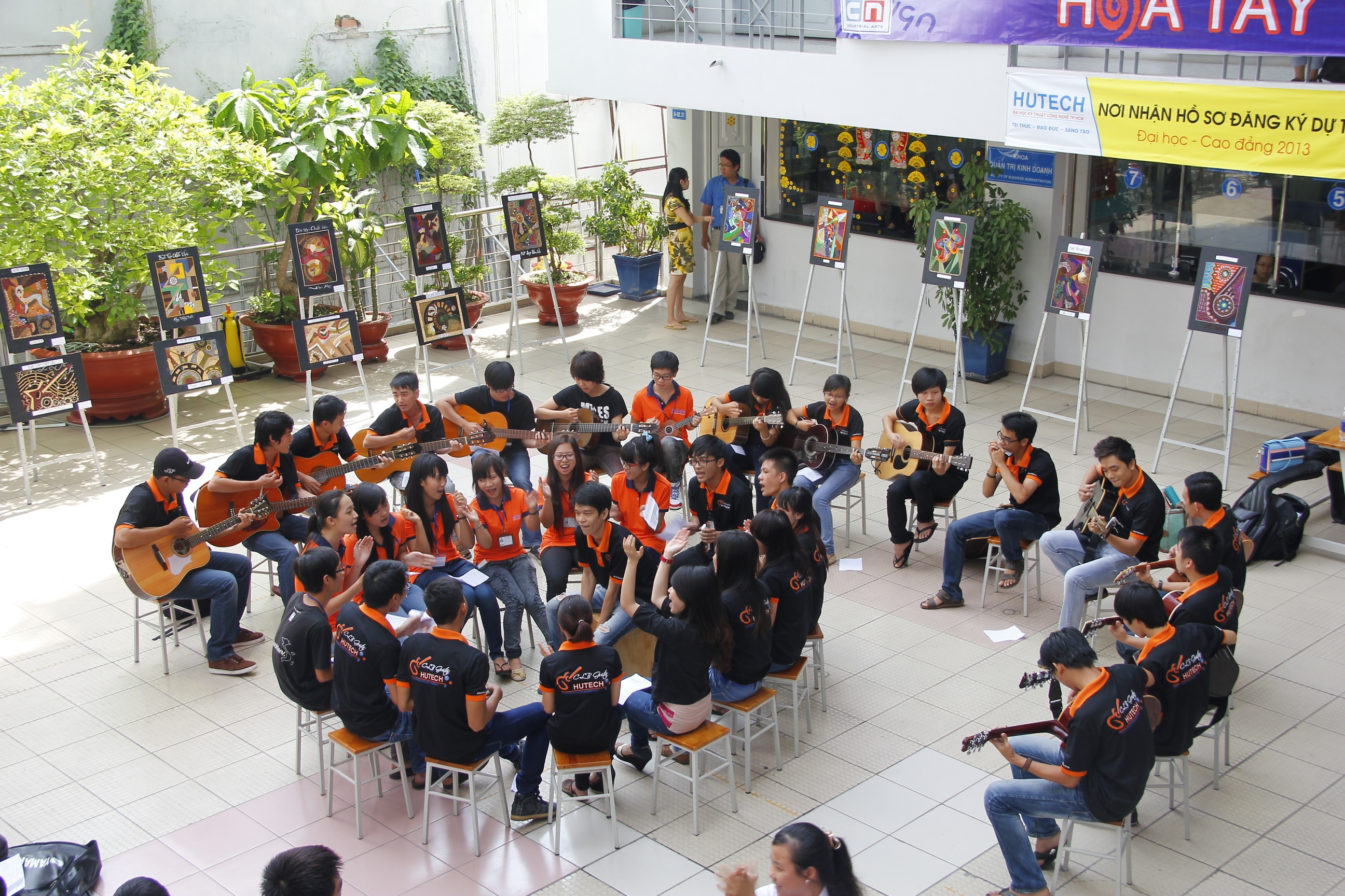 Sinh viên HUTECH được tham gia các hoạt động ngoại khóa để phát triển toàn diện