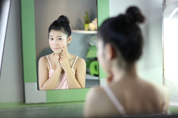 Mụn trứng cá rất dễ bùng phát vào mùa thi.