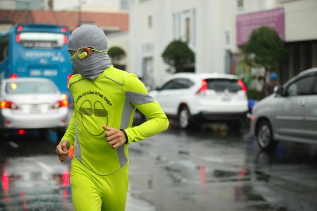 Xuat hien 'running man' ao xanh bi an o Sai Gon hinh anh