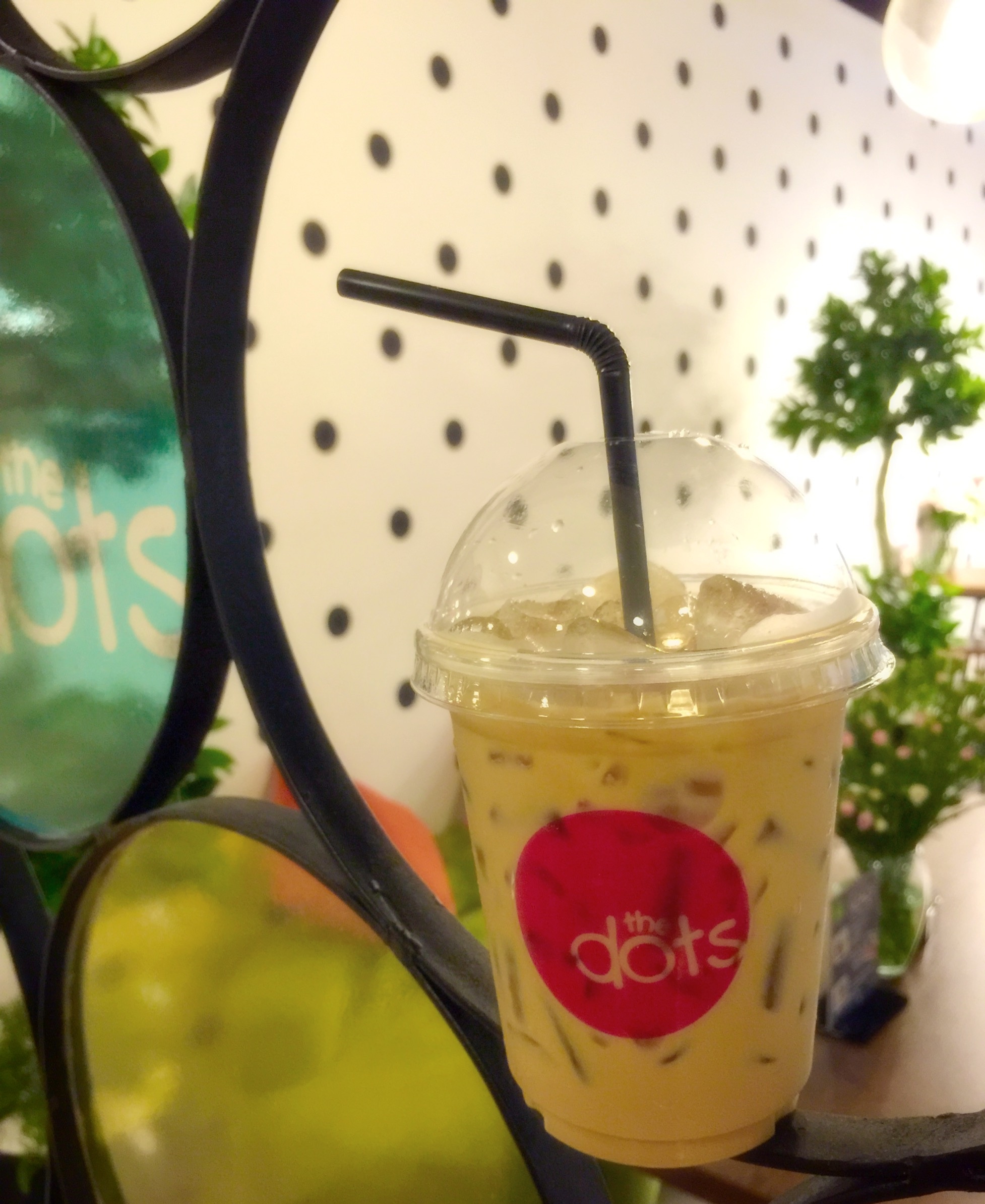 Trà sữa The Dots giá 38.000 đồng. 