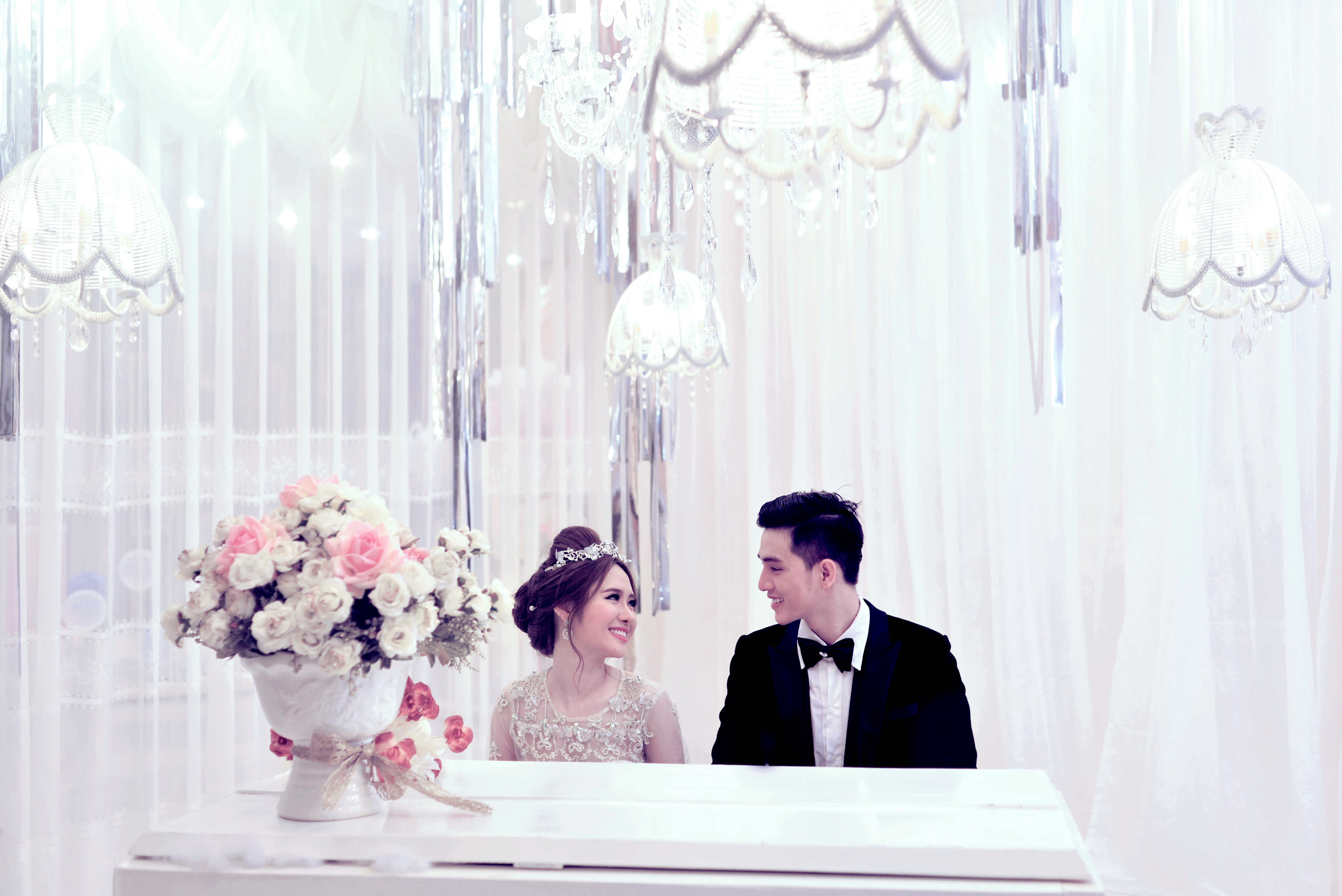 Anh cuoi phong cach quy toc tai phim truong Moc Thanh hinh anh