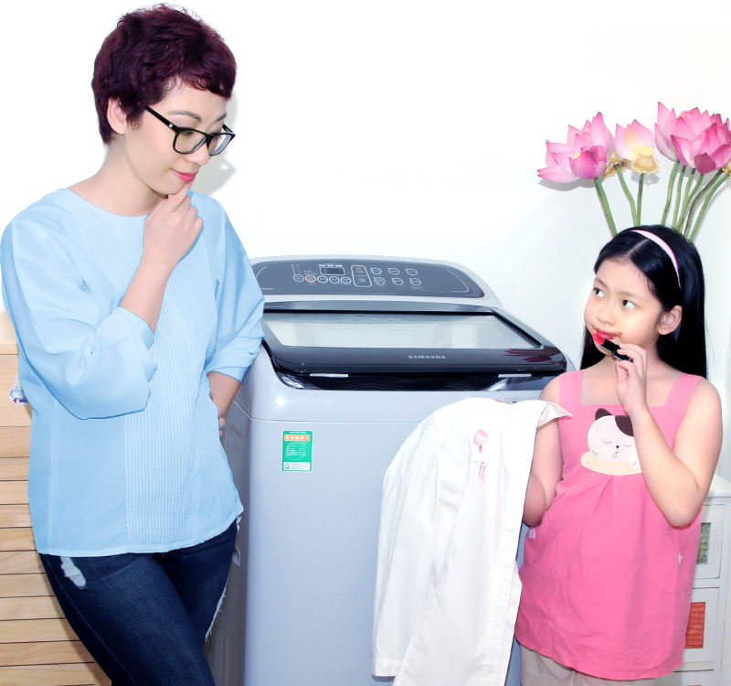 Cho bé phụ giúp việc nhà là một phương pháp dạy con của mẹ Phan Anh.