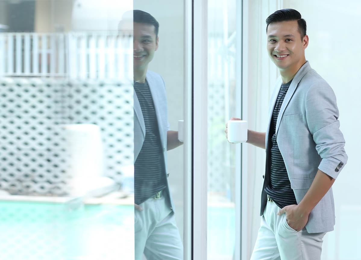 Phòng giải trí của Khải Anh được thiết kế với tông màu trắng thanh lịch, sang trọng.