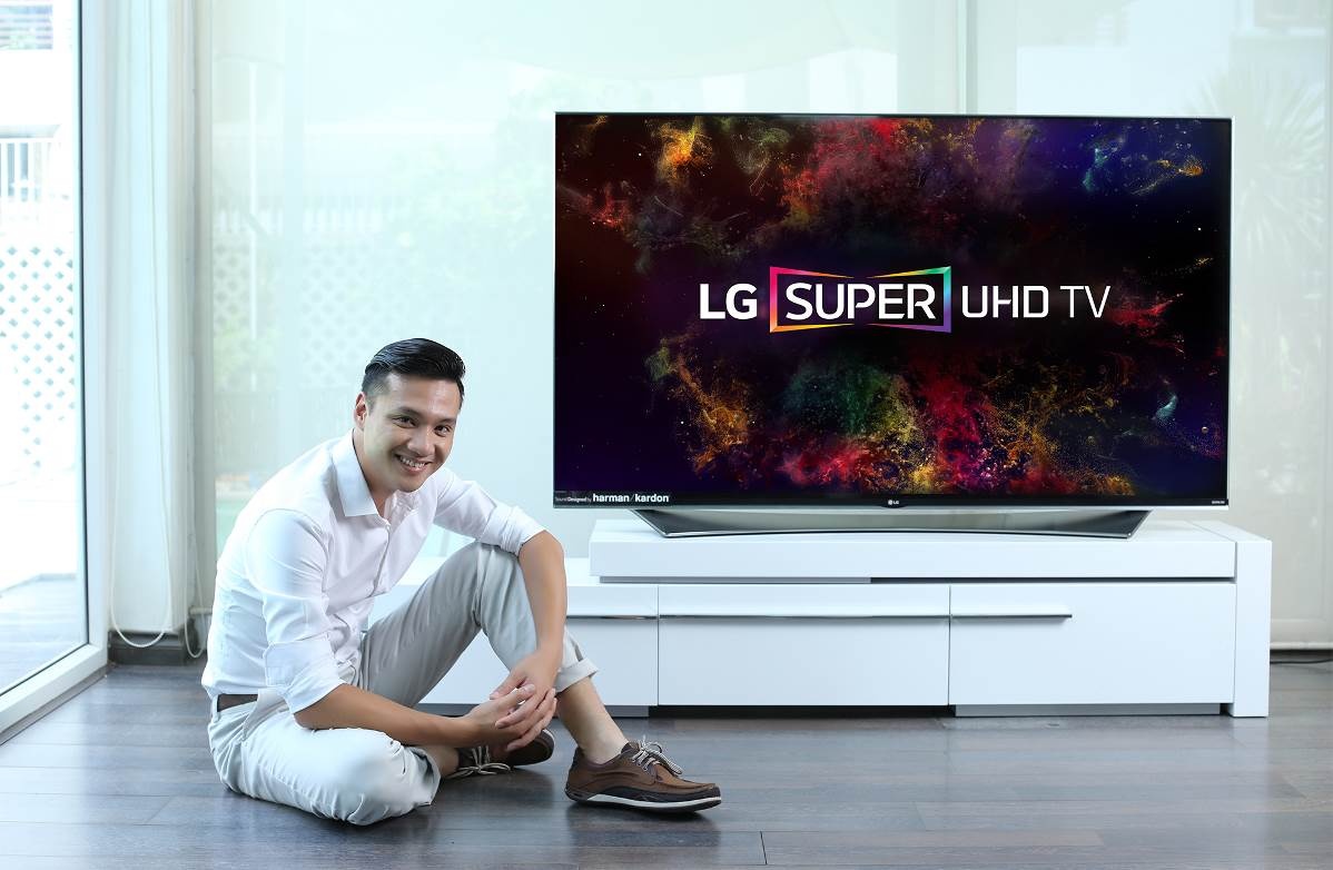 Trung tâm “man cave” của Khải Anh là chiếc TV.