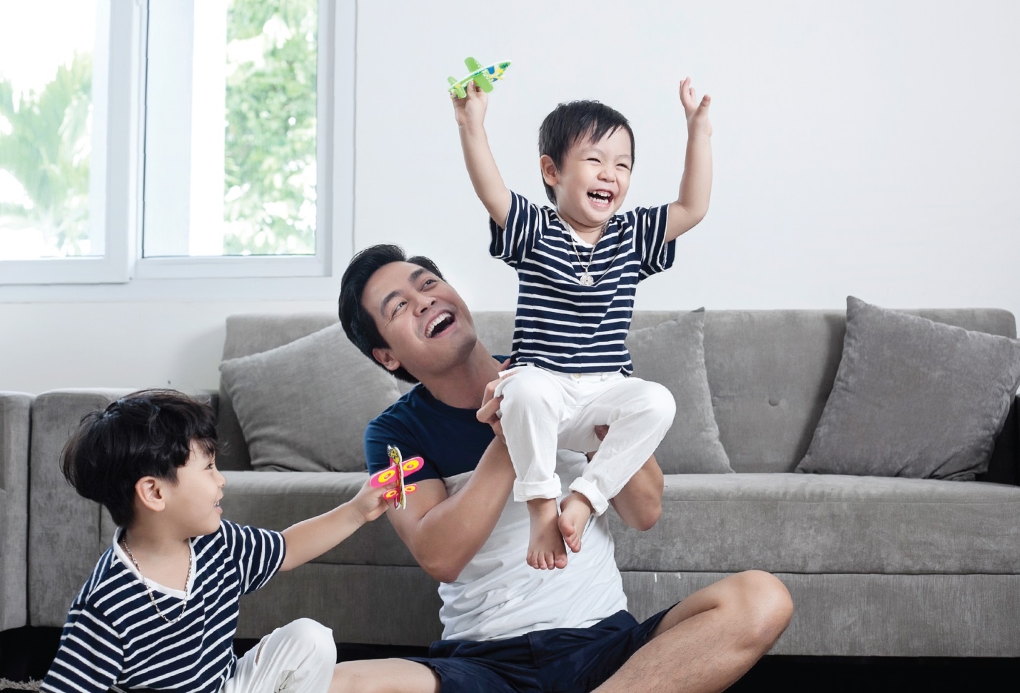 Khoảnh khắc vui nhộn ở nhà của Phan Anh và các con.