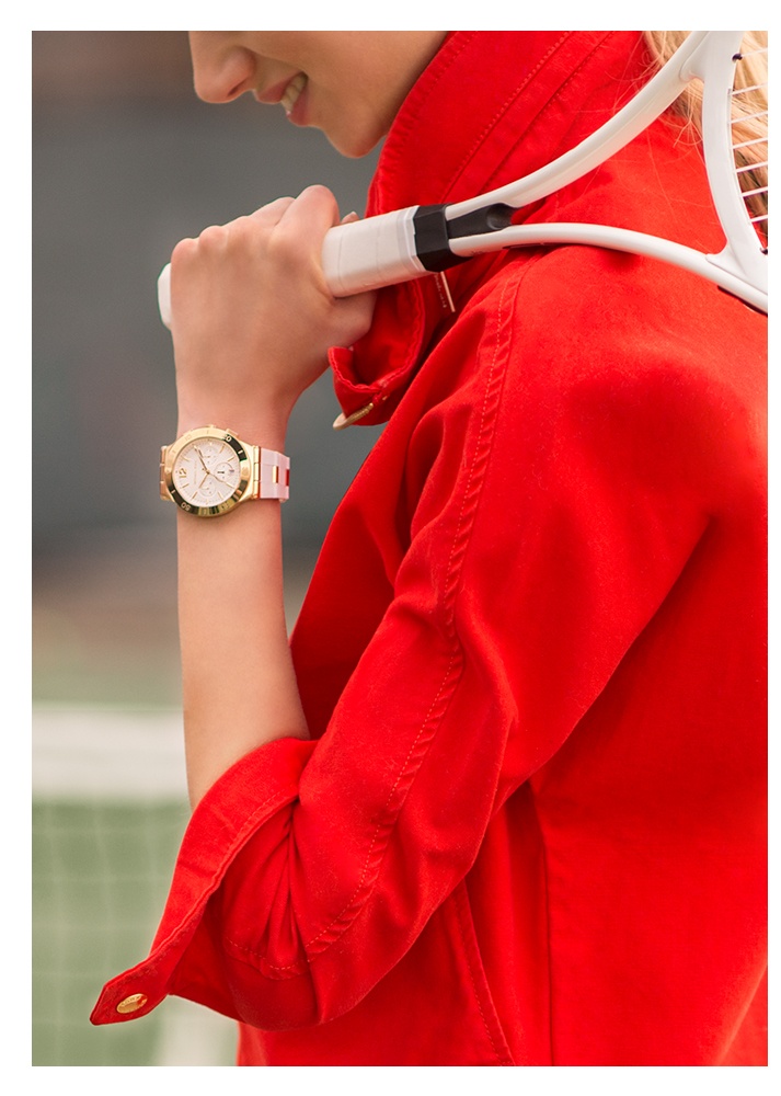 Nếu bạn là một cô gái năng động, thích tham gia các hoạt động thể thao và vui chơi ngoài trời, đừng chọn đồng hồ đính đá lấp lánh. Thay vào đó, hãy cân nhắc loại đơn giản, viền kim loại sáng bóng và dây đeo cao su cao cấp mang đến nét khỏe mạnh.