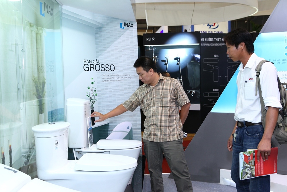 Lixil Viet Nam ung dung cong nghe xanh vao thiet bi ve sinh hinh anh