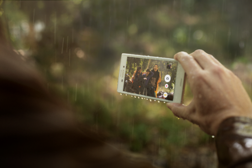 Xperia M4 Aqua Dual có khả năng chống nước, bụi.