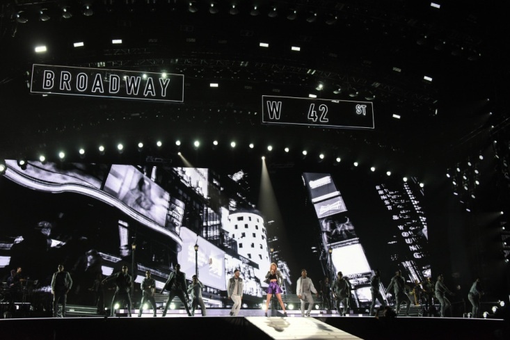 1989 world tour thỏa mãn fan cả  phần nghe lẫn phần nhìn.