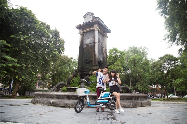 Xe đạp điện Ambike đang trở thành trào lưu mới của teen năm 2015.
