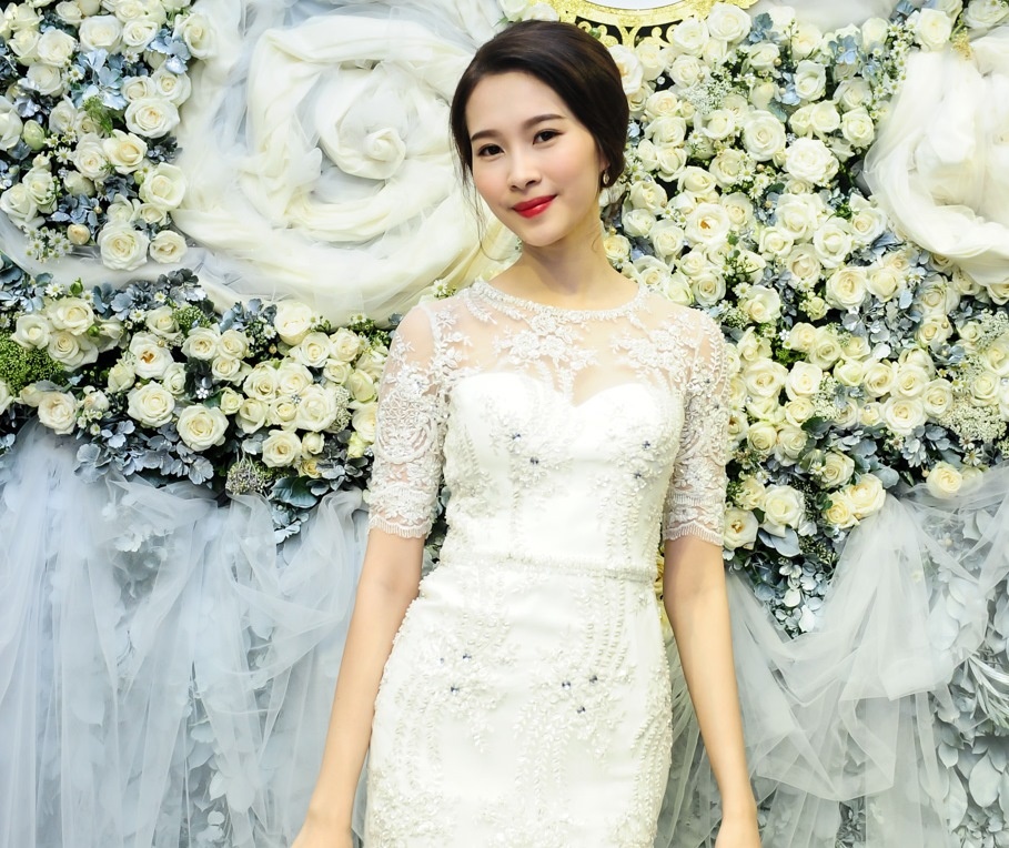 Dang Thu Thao tinh khoi du khai truong showroom Le Thanh Hoa hinh anh