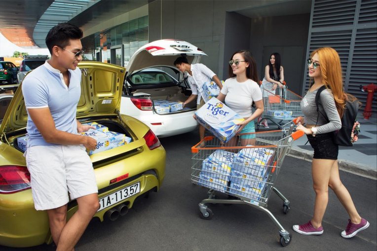 Cùng nhau chuẩn bị cho chuyến du lịch cũng là điểm thú vị khi đi chơi xa.