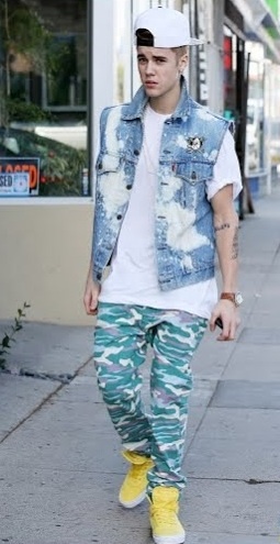   Thời trang camo được ưa chuộng vì sự phóng khoáng và bụi bặm, tạo nên cá tính riêng cho người mặc.