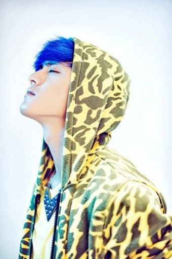 Tại Việt Nam, Lâm Vinh Hải phiêu trong một shoot hình với áo khoác camo.