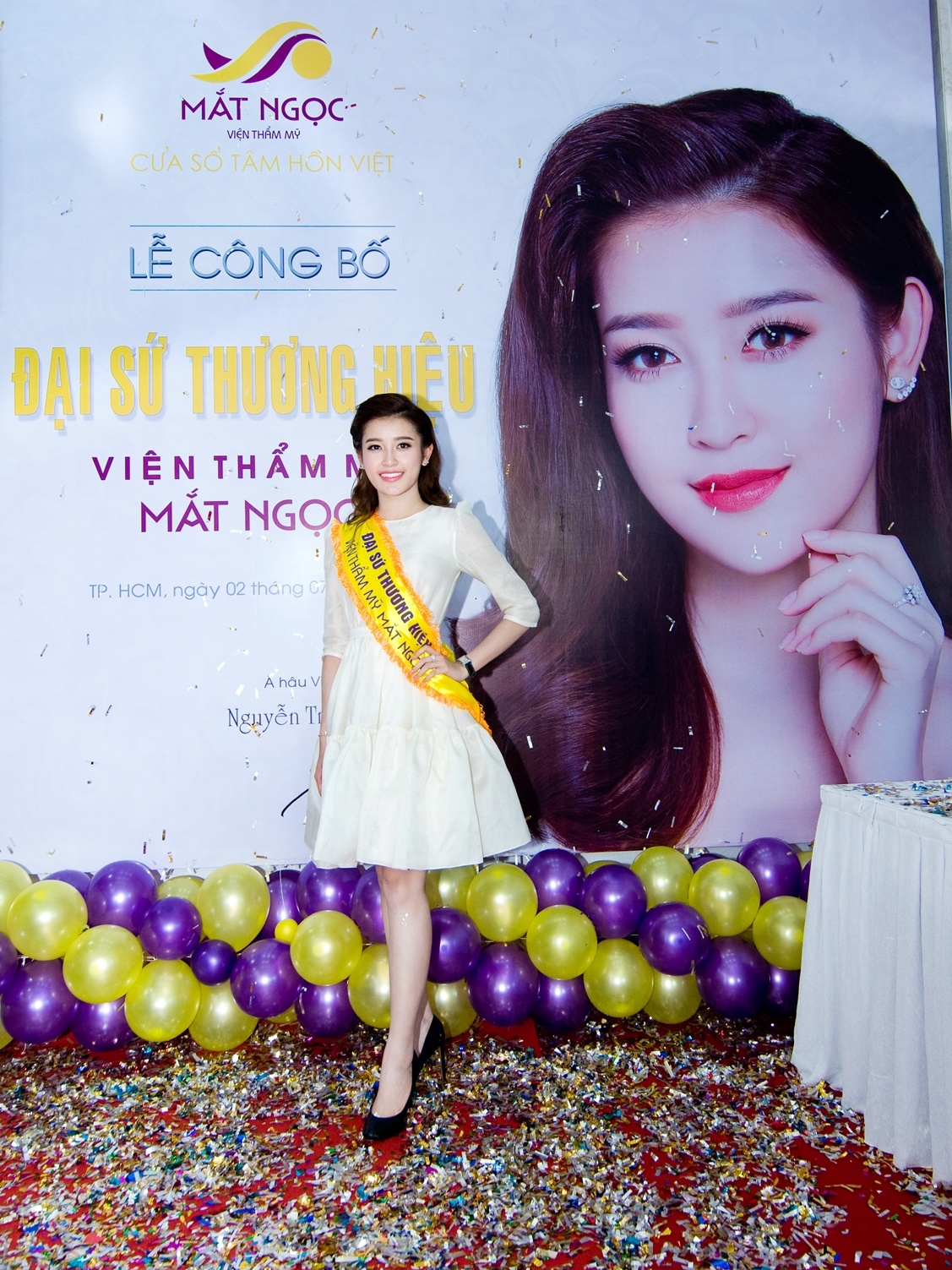 Á hậu Việt Nam 2014 chính thức trở thành đại sứ thương hiệu Viện Thẩm mỹ Mắt Ngọc.