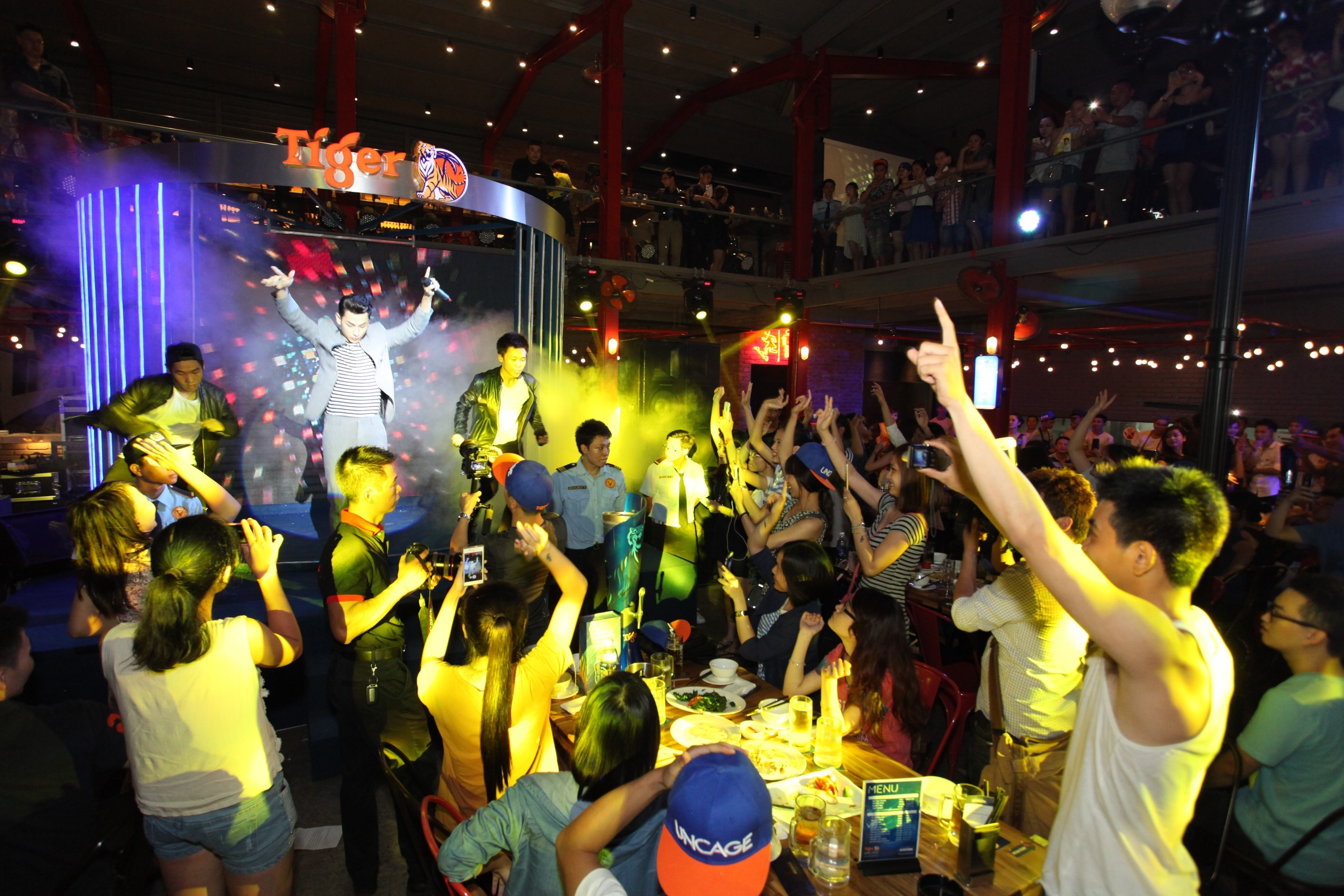 Đêm hội Tiger – đánh thức bản lĩnh được nhãn hàng Tiger thực hiện để mở ra một sân chơi âm nhạc thú vị, đồng thời góp phần đánh thức bản lĩnh, khơi dậy sự tự tin và cảm hứng cho giới trẻ.