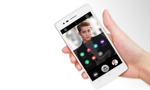 Neo 5 được bán với giá 3,69 triệu đồng. Người dùng có thể lựa chọn từ hai phiên bản màu là trắng pha lê và xanh sapphire.