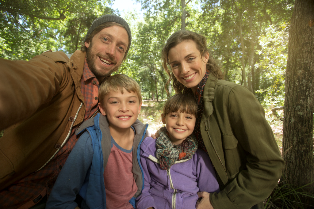 Cảm biến Exmor RS giúp camera sau chụp ảnh đẹp ngay cả trong điều kiện ánh sáng yếu và quay phim Full HD. Camera trước quay phim HD 720 pixel, ống kính góc rộng 25 mm hỗ trợ selfie tốt.