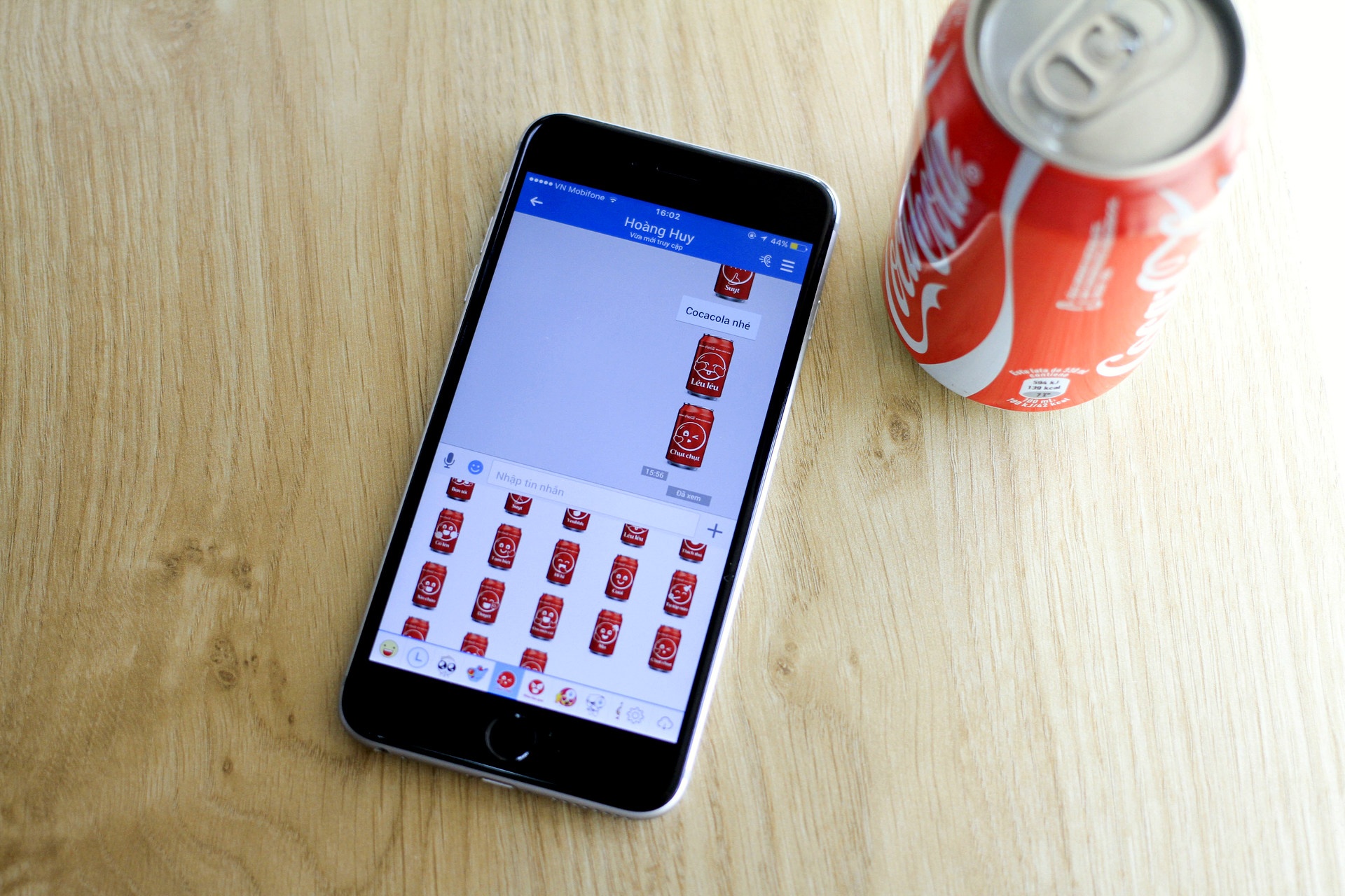 Coca-Cola bat tay Zalo tung bo sticker dac biet cho gioi tre hinh anh