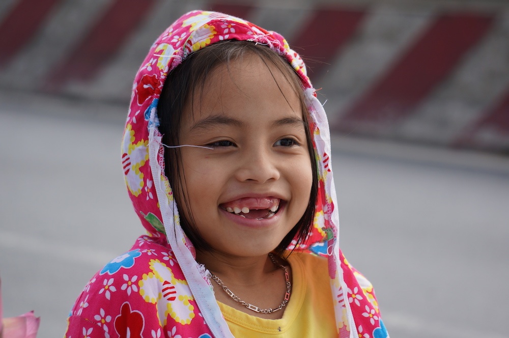  “Cá với tôi đi, ai cũng phải gẫy một hoặc cả hai chiếc răng cửa”, Hải An, tác giả bức ảnh đáng yêu này hào hứng chia sẻ.