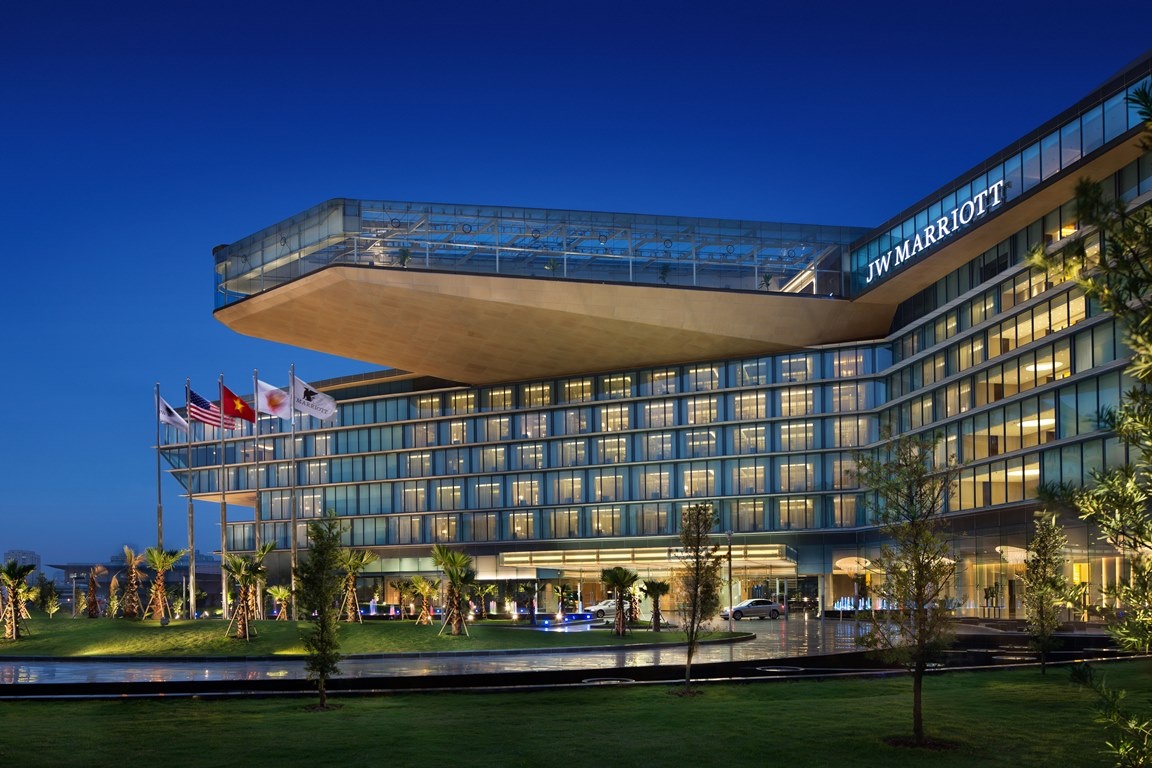 Kham pha noi dong quan cua CLB Manchester City tai Ha Noi hinh anh