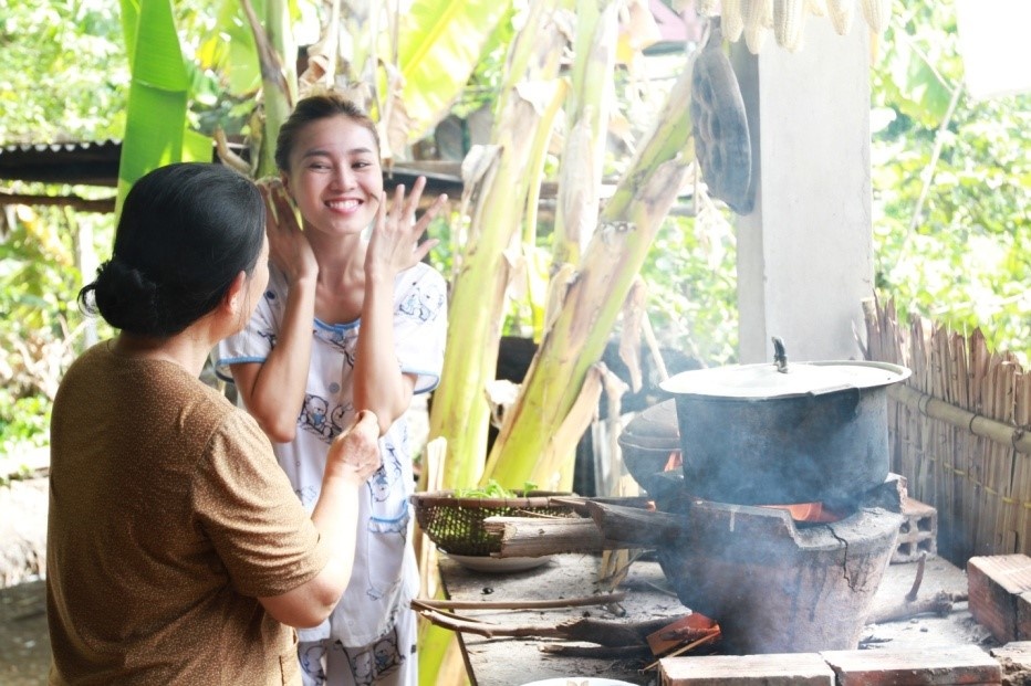 Hình ảnh hồn nhiên của Lan Ngọc khiến nhiều người xem thích thú.