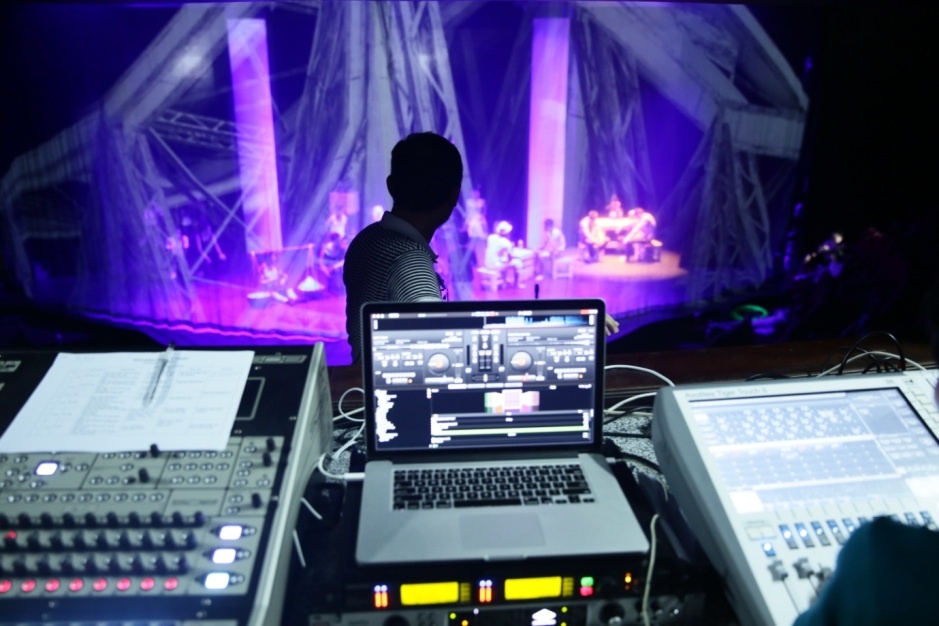 Nhà hát duy nhất ở Việt Nam được trang bị màn Gauze - lớp màn có thể tạo ra hiệu ứng không gian ảo trong nhà hát