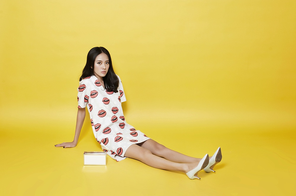 Phong cach thoi trang Minimal Floral cho co nang nu tinh hinh anh